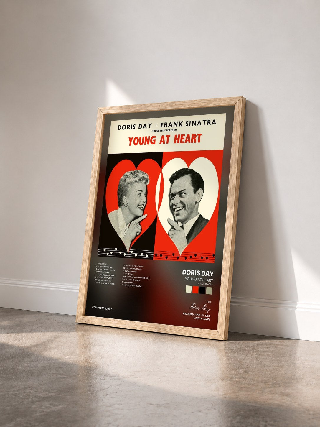 #bois Tableau de l'album Young At Heart (Bonus Tracks) de Doris Day vu de trois quarts, cadre en bois brut
