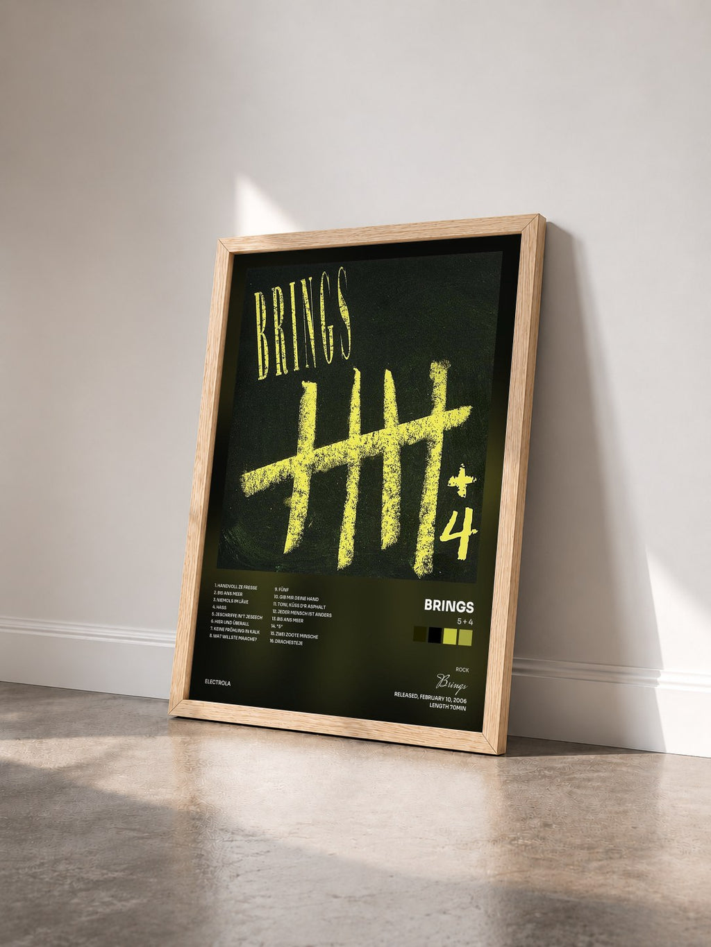 #bois Tableau de l'album 5 + 4 de Brings vu de trois quarts, cadre en bois brut