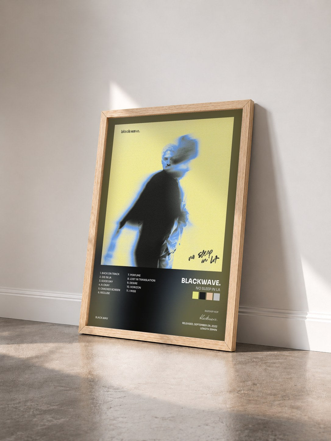#bois Tableau de l'album no sleep in LA de blackwave. vu de trois quarts, cadre en bois brut