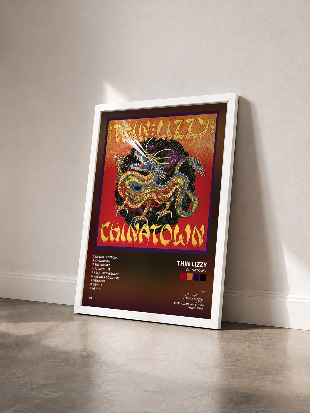 #blanc Tableau de l'album Chinatown de Thin Lizzy vu de trois quarts, cadre blanc