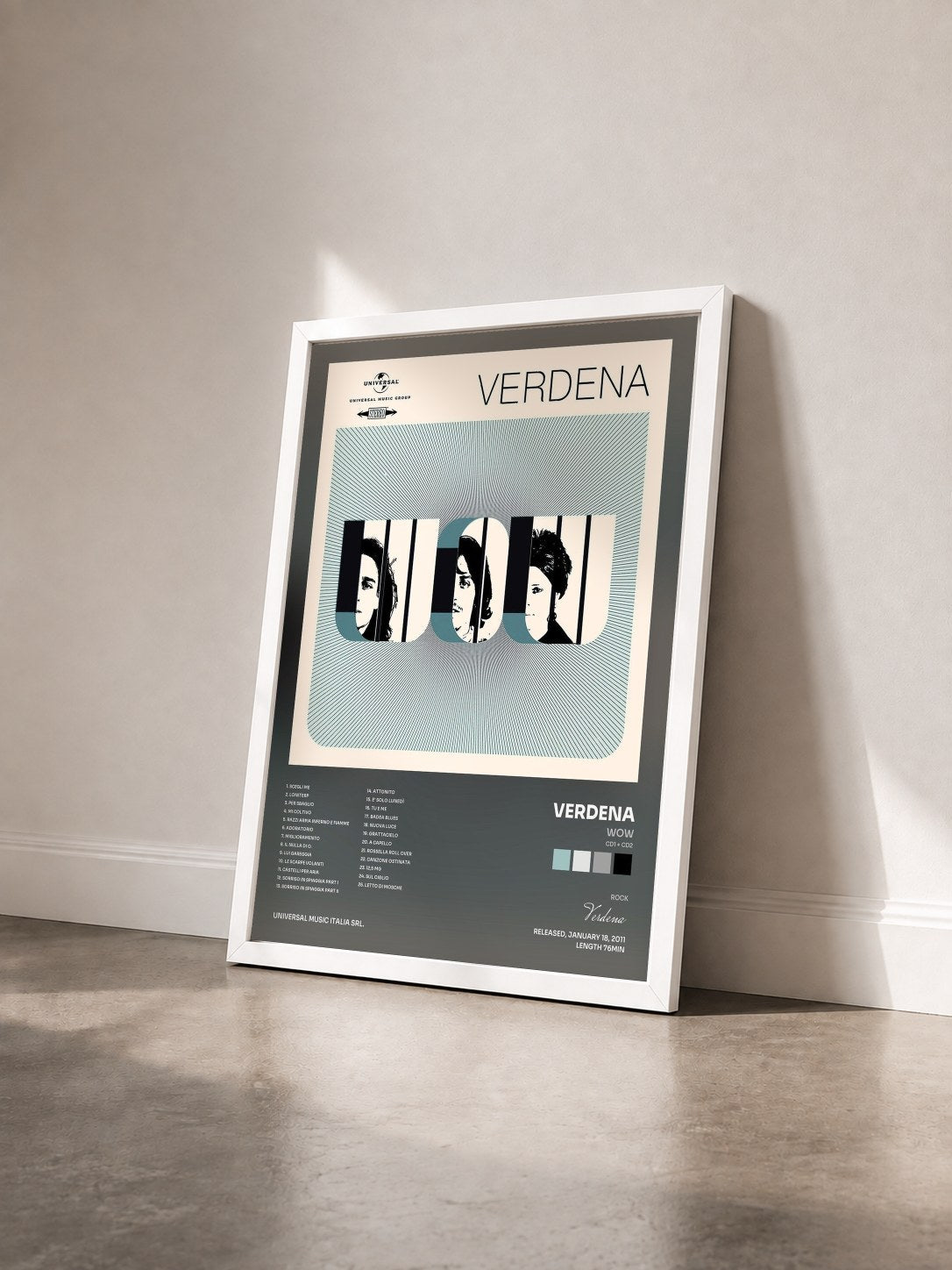 #blanc Tableau de l'album Wow (CD1 + CD2) de Verdena vu de trois quarts, cadre blanc