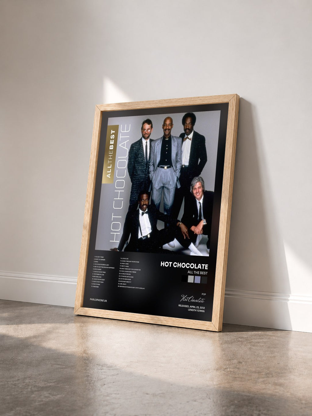 #bois Tableau de l'album All the Best de Hot Chocolate vu de trois quarts, cadre en bois brut