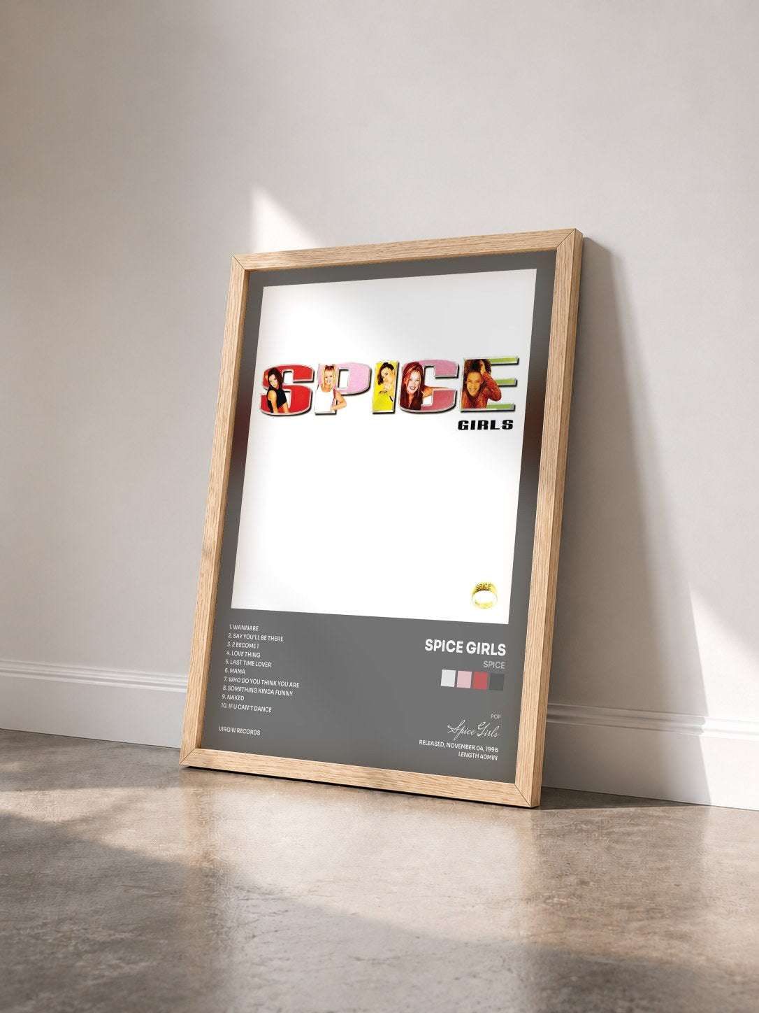 #bois Tableau de l'album Spice de Spice Girls vu de trois quarts, cadre en bois brut