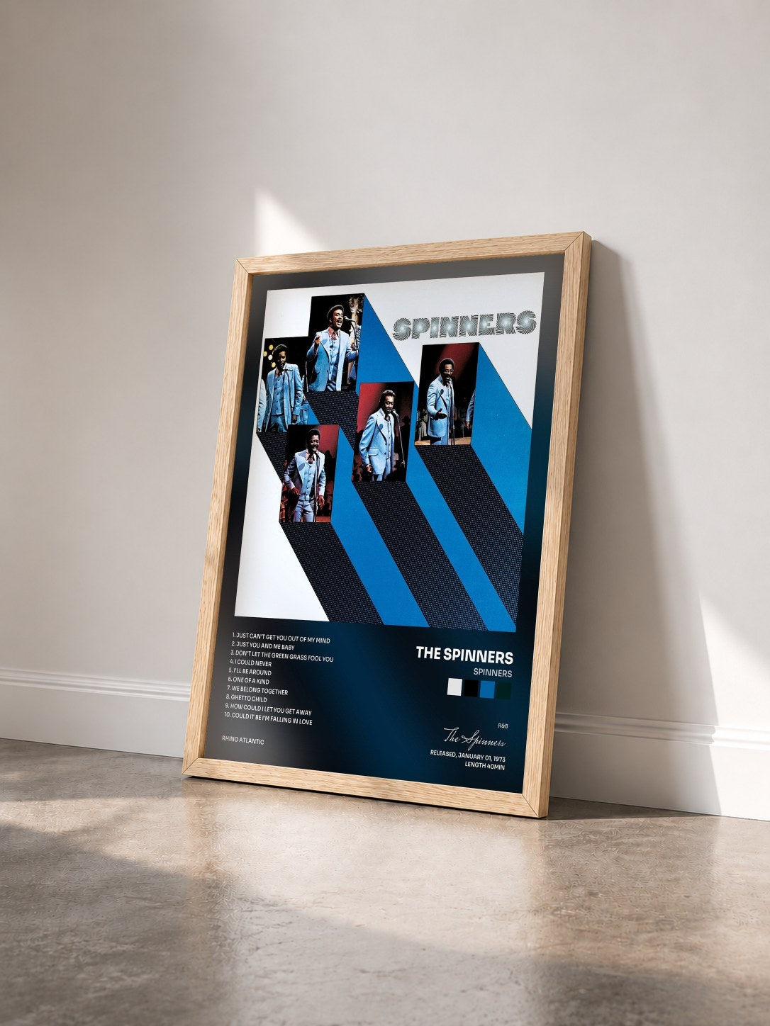 #bois Tableau de l'album Spinners de The Spinners vu de trois quarts, cadre en bois brut