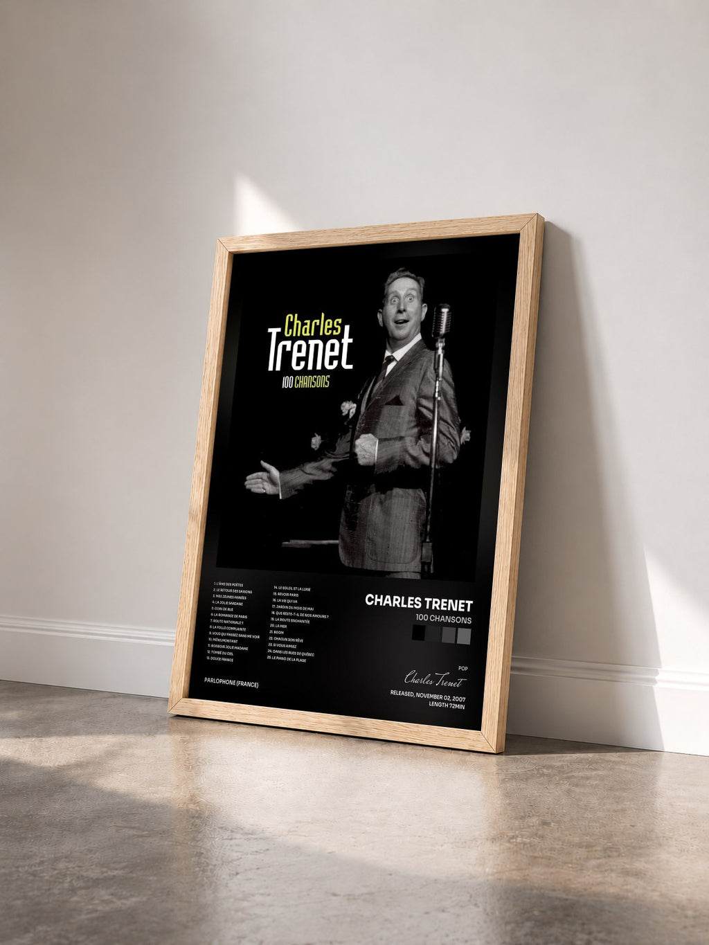 #bois Tableau de l'album 100 Chansons de Charles Trenet vu de trois quarts, cadre en bois brut