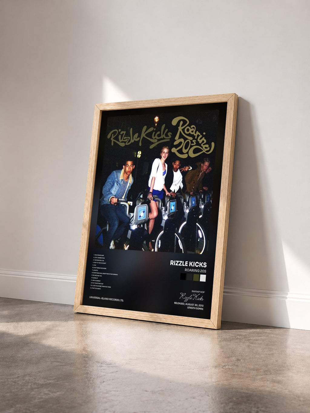 #bois Tableau de l'album Roaring 20s de Rizzle Kicks vu de trois quarts, cadre en bois brut