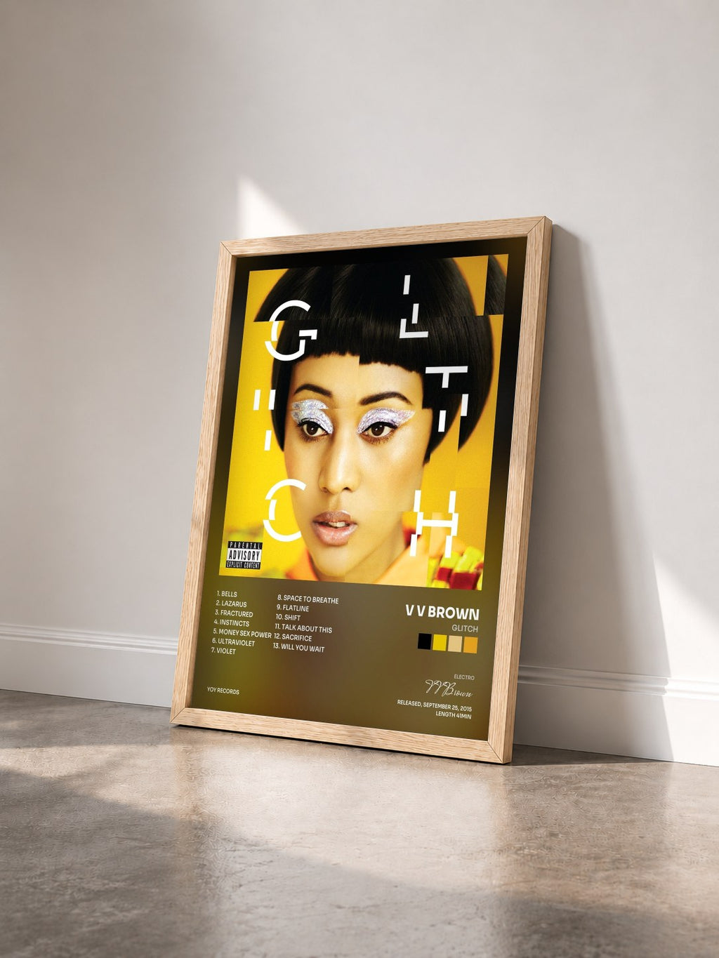 #bois Tableau de l'album Glitch de V V Brown vu de trois quarts, cadre en bois brut