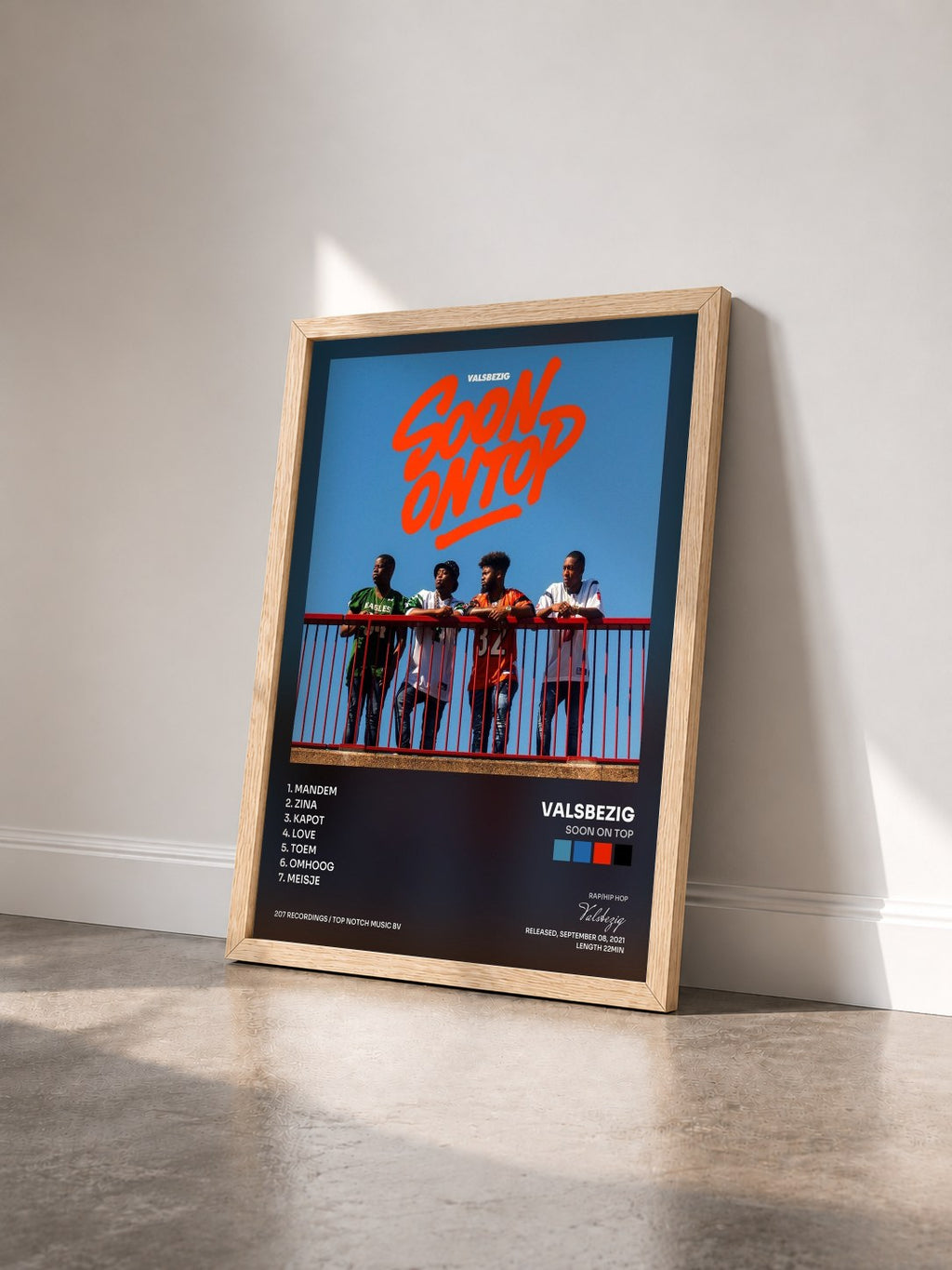 #bois Tableau de l'album Soon On Top de Valsbezig vu de trois quarts, cadre en bois brut