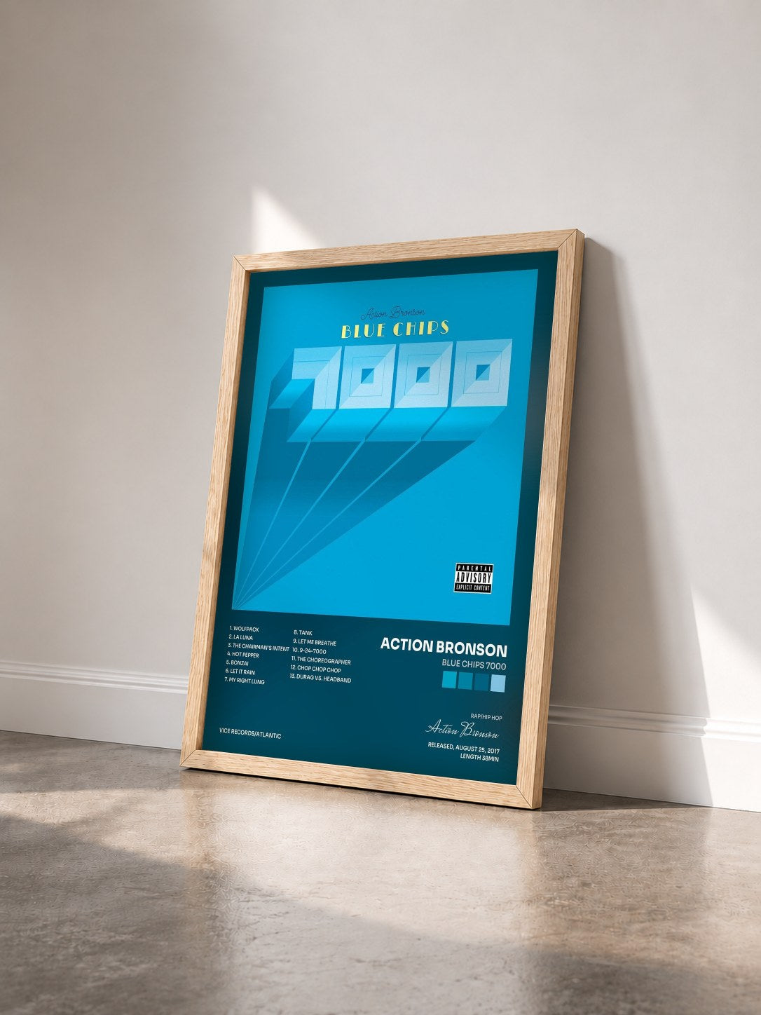 #bois Tableau de l'album Blue Chips 7000 de Action Bronson vu de trois quarts, cadre en bois brut