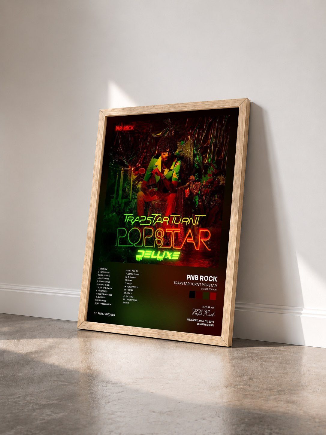 #bois Tableau de l'album TrapStar Turnt PopStar (Deluxe Edition) de PnB Rock vu de trois quarts, cadre en bois brut