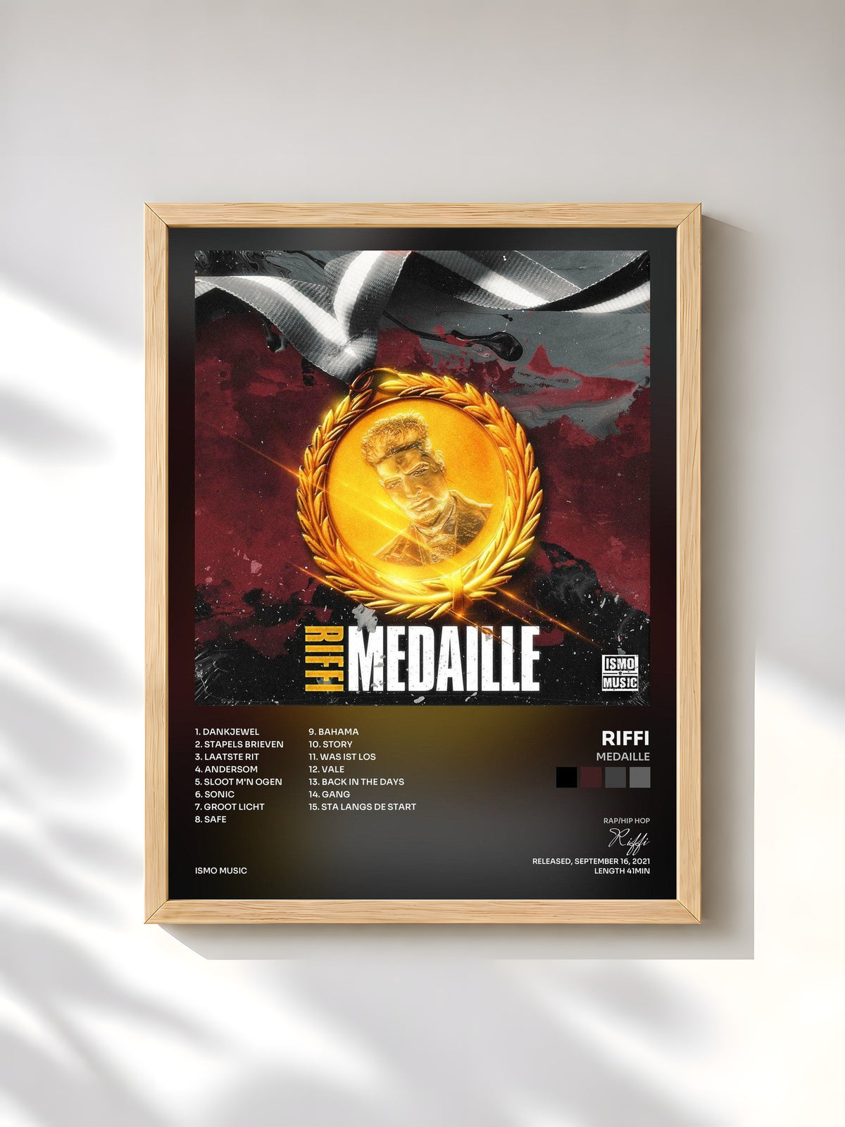 #bois Tableau de l'album Medaille de Riffi, cadre en bois brut, imprimé et encadré en France