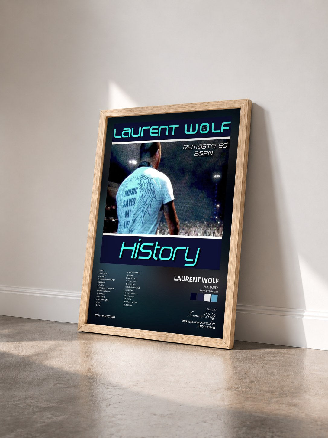 #bois Tableau de l'album History (Remastered 2020) de Laurent Wolf vu de trois quarts, cadre en bois brut