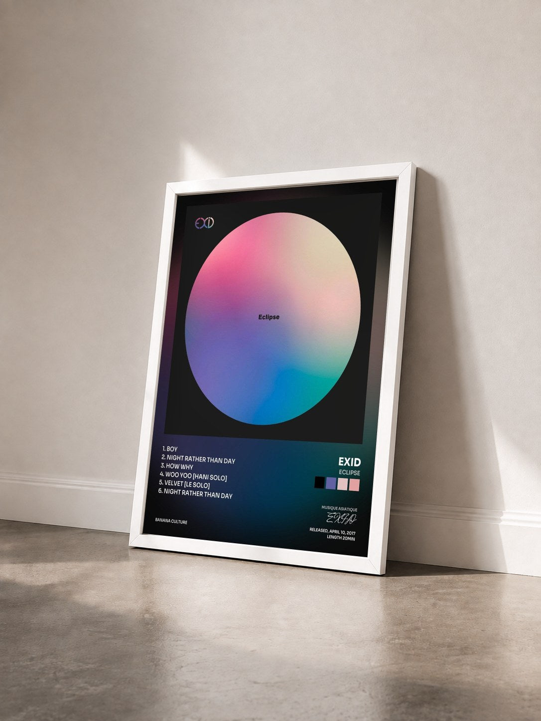#blanc Tableau de l'album Eclipse de EXID vu de trois quarts, cadre blanc