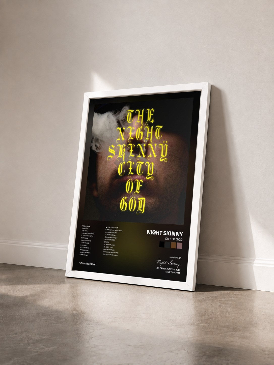 #blanc Tableau de l'album City Of God de Night Skinny vu de trois quarts, cadre blanc