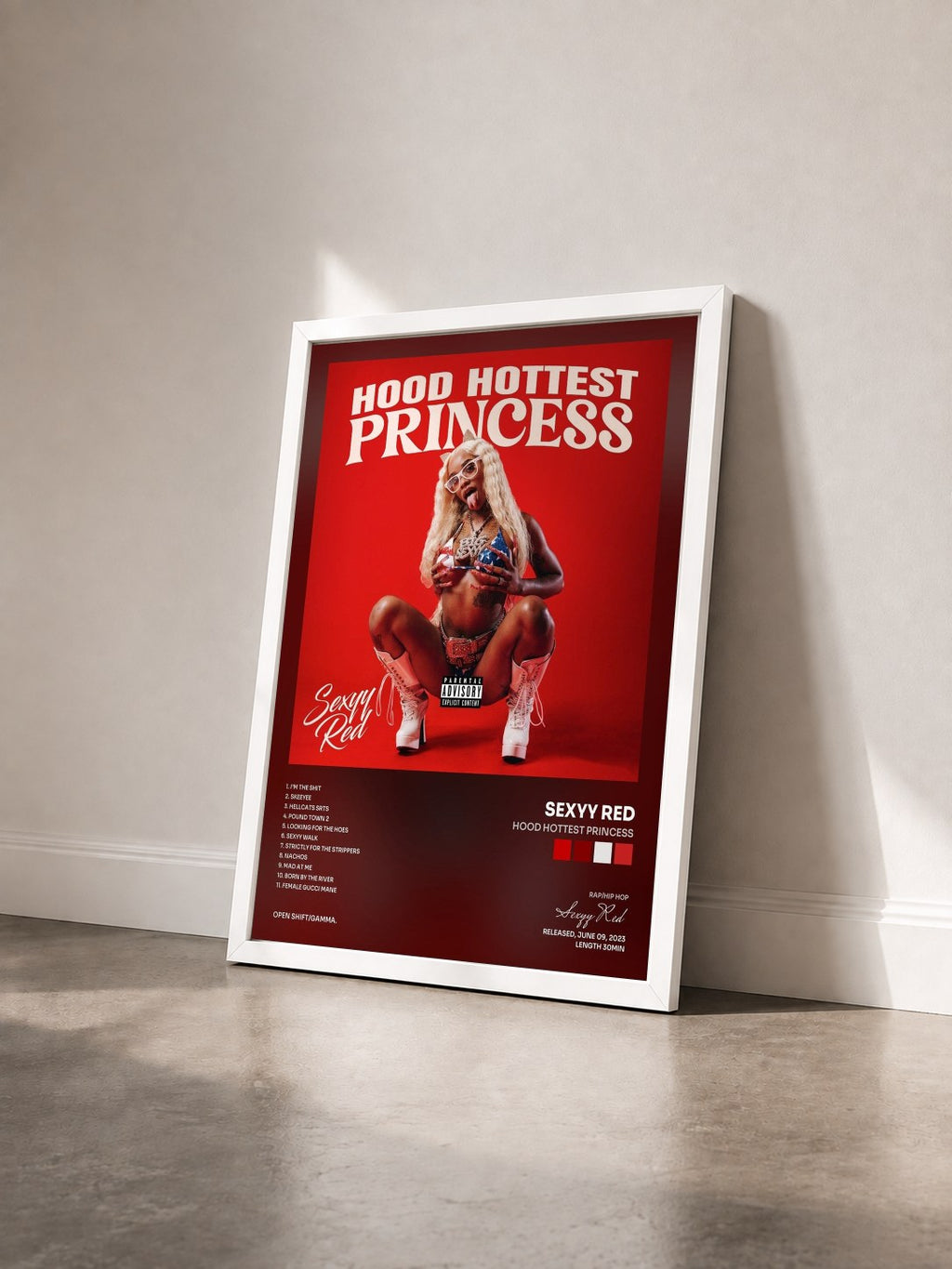 #blanc Tableau de l'album Hood Hottest Princess de Sexyy Red vu de trois quarts, cadre blanc