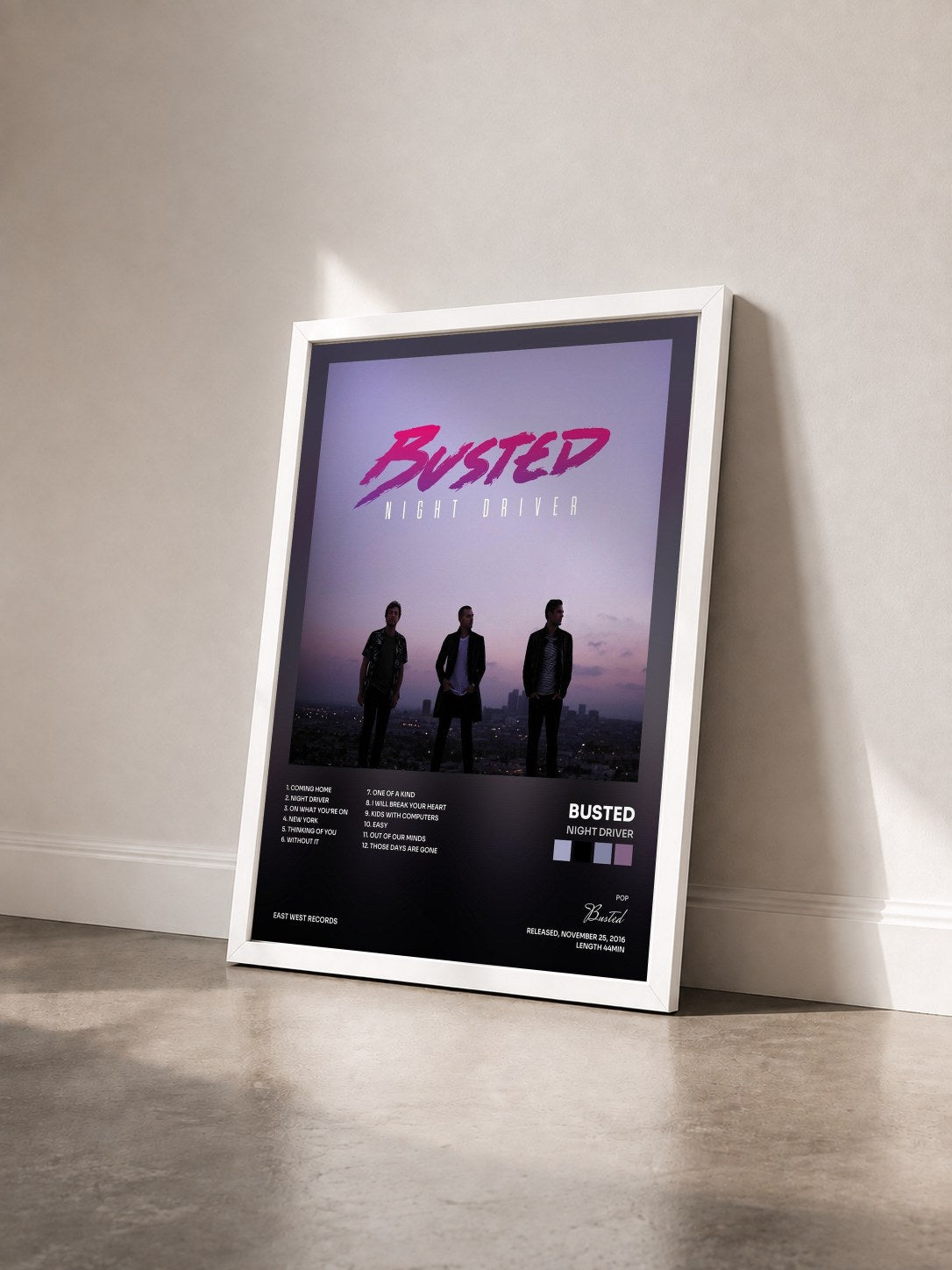 #blanc Tableau de l'album Night Driver de Busted vu de trois quarts, cadre blanc