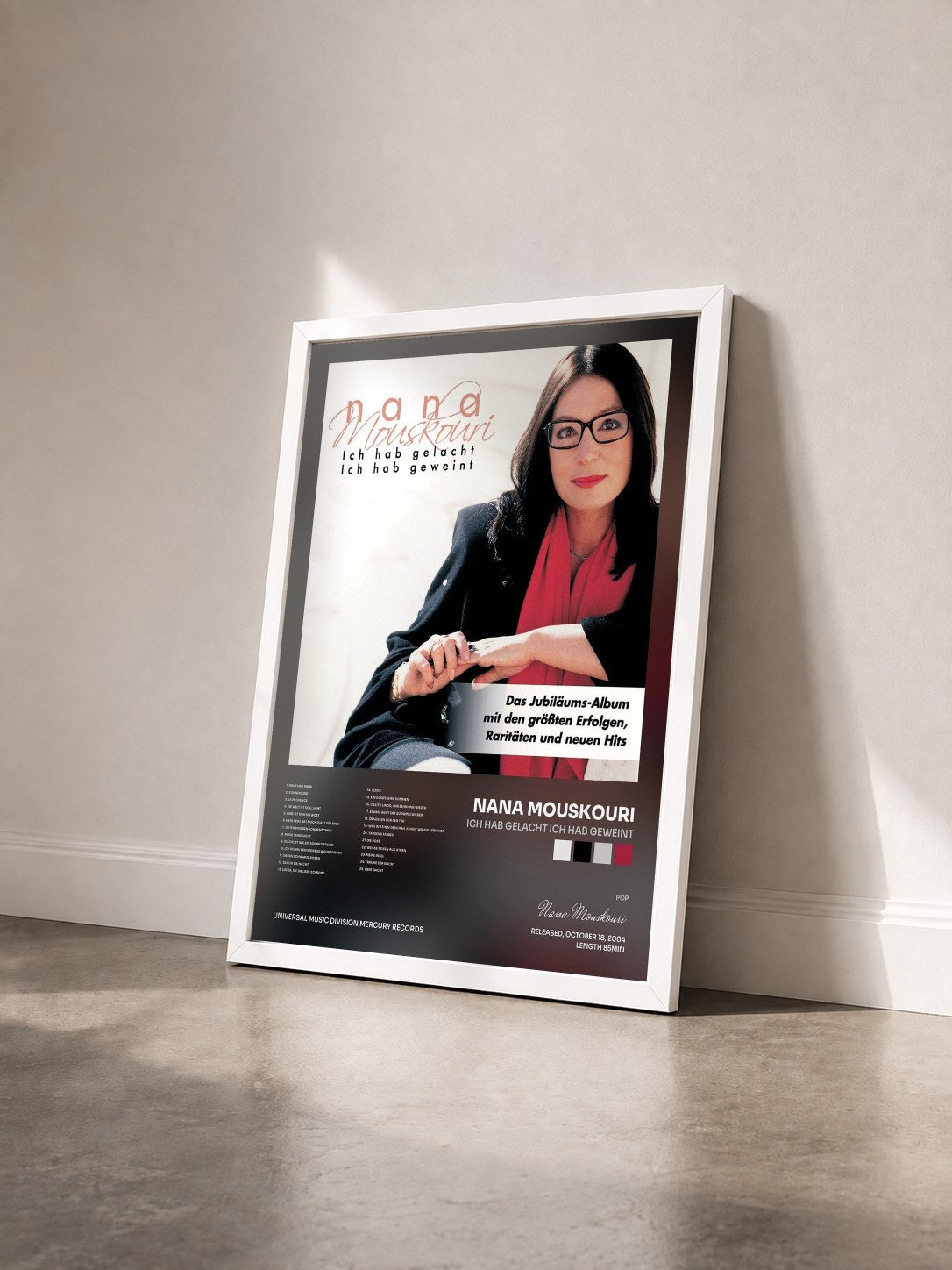 #blanc Tableau de l'album Ich Hab Gelacht Ich Hab Geweint de Nana Mouskouri vu de trois quarts, cadre blanc