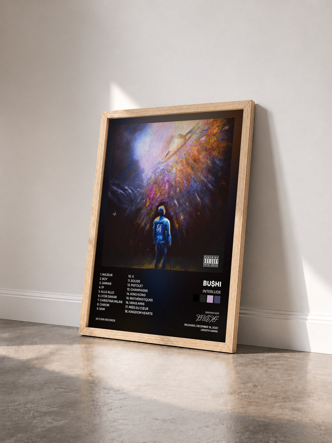 #bois Tableau de l'album Interlude de BU$HI vu de trois quarts, cadre en bois brut