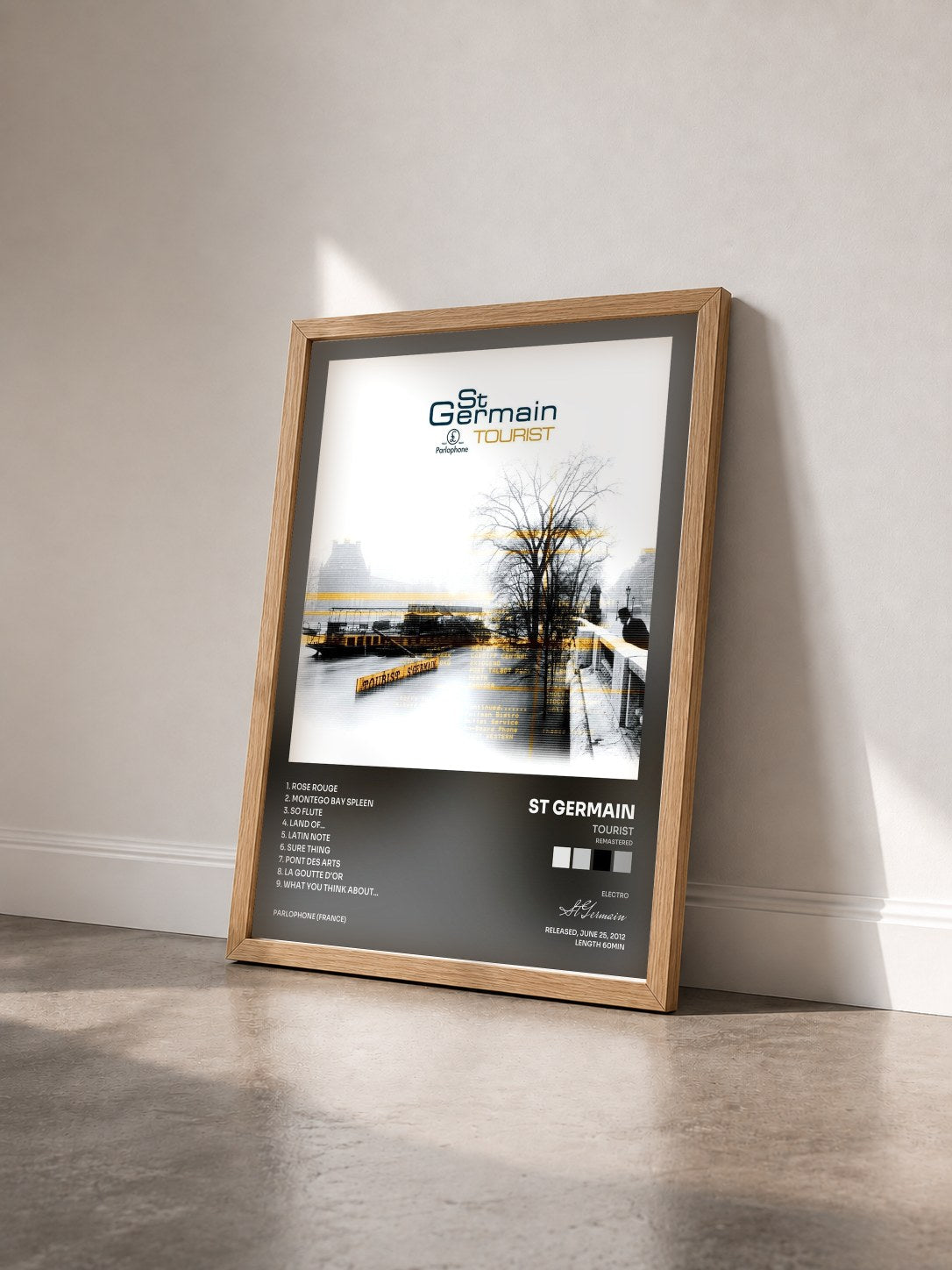 #bois Tableau de l'album Tourist (Remastered) de St Germain vu de trois quarts, cadre en bois brut