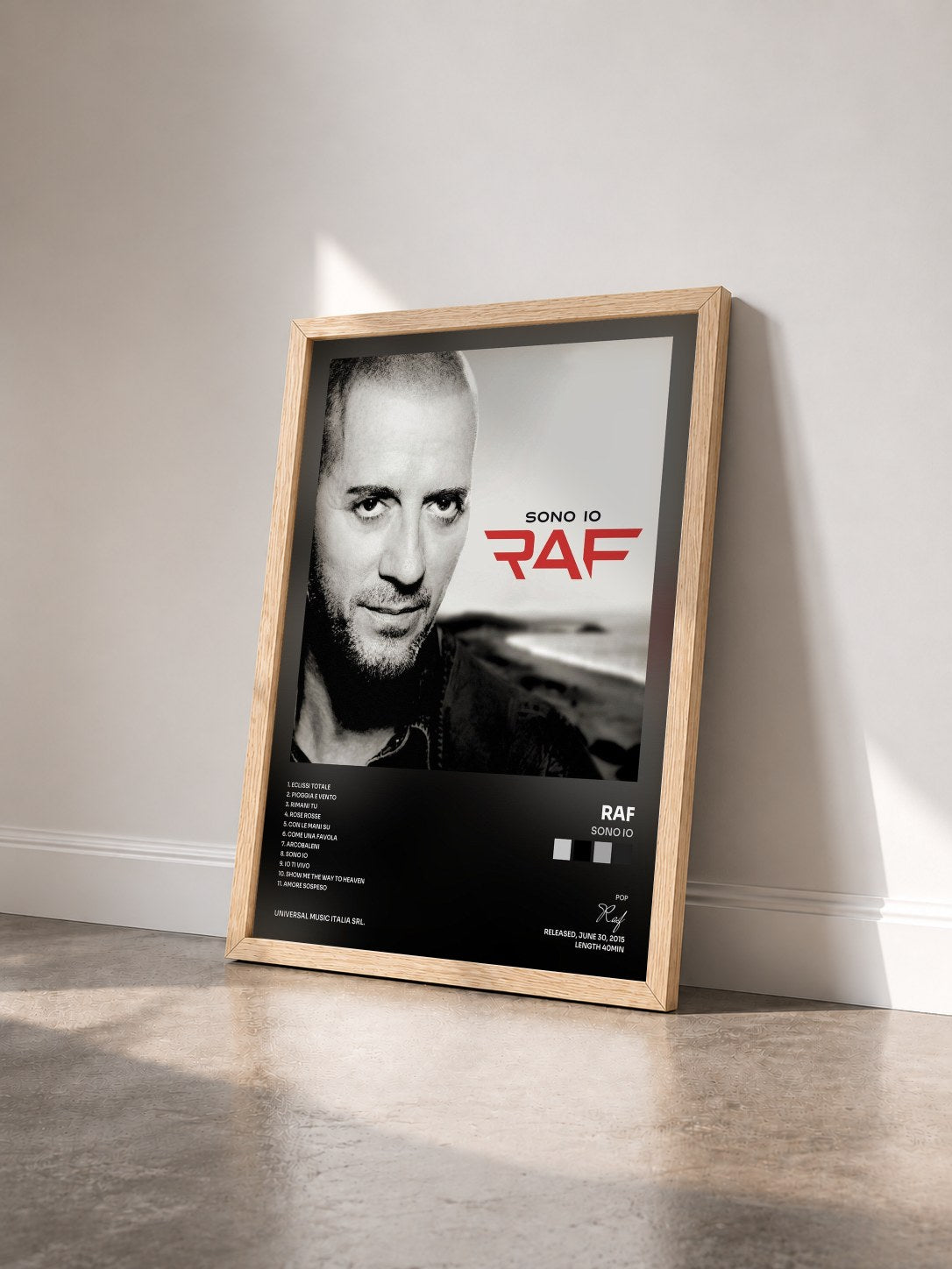 #bois Tableau de l'album Sono Io de Raf vu de trois quarts, cadre en bois brut