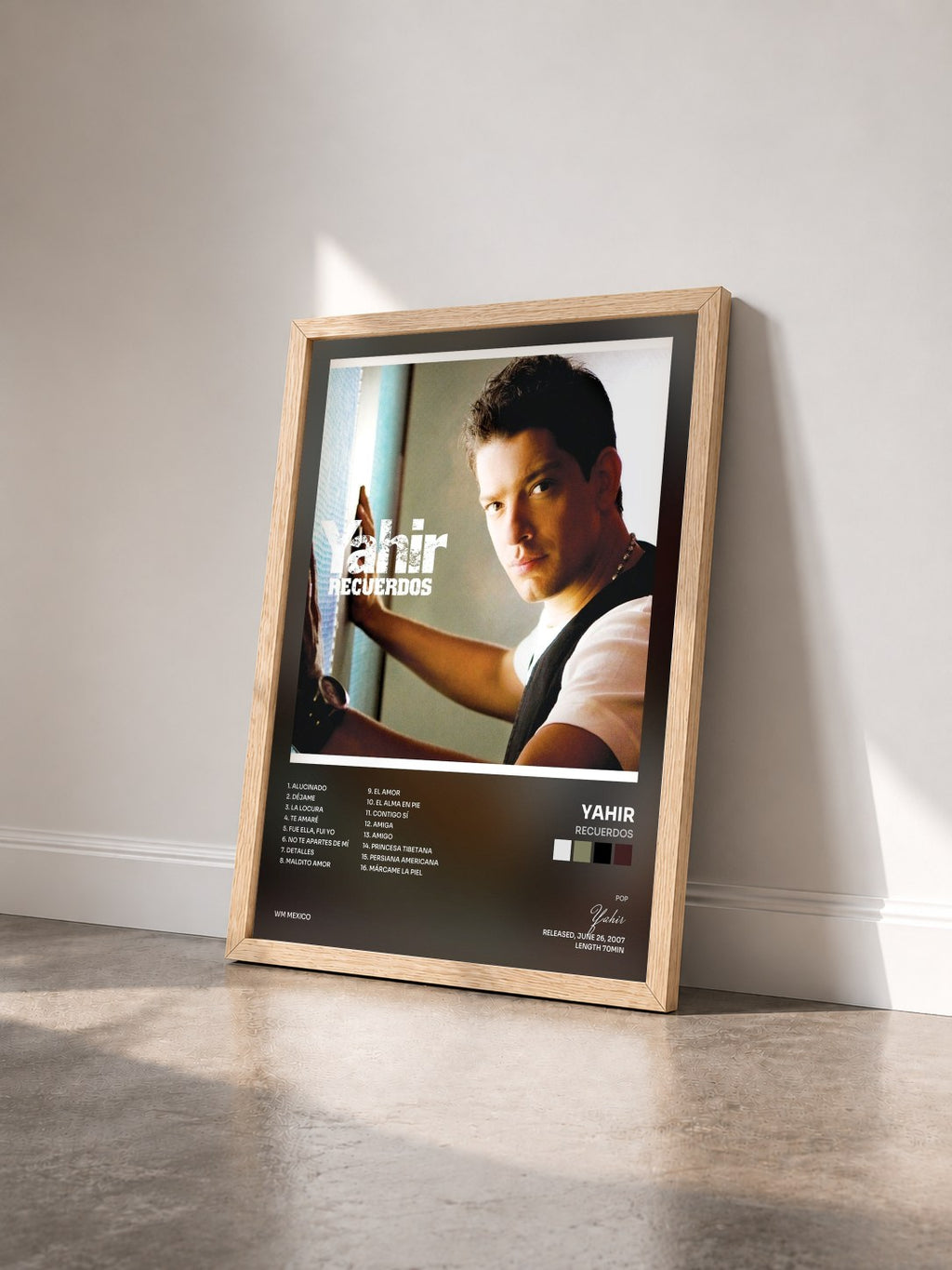 #bois Tableau de l'album Recuerdos de Yahir vu de trois quarts, cadre en bois brut