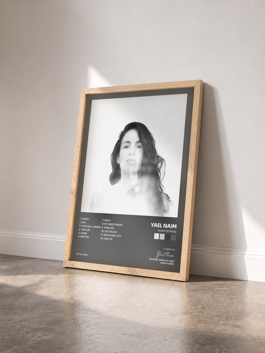 #bois Tableau de l'album nightsongs de Yael Naim vu de trois quarts, cadre en bois brut