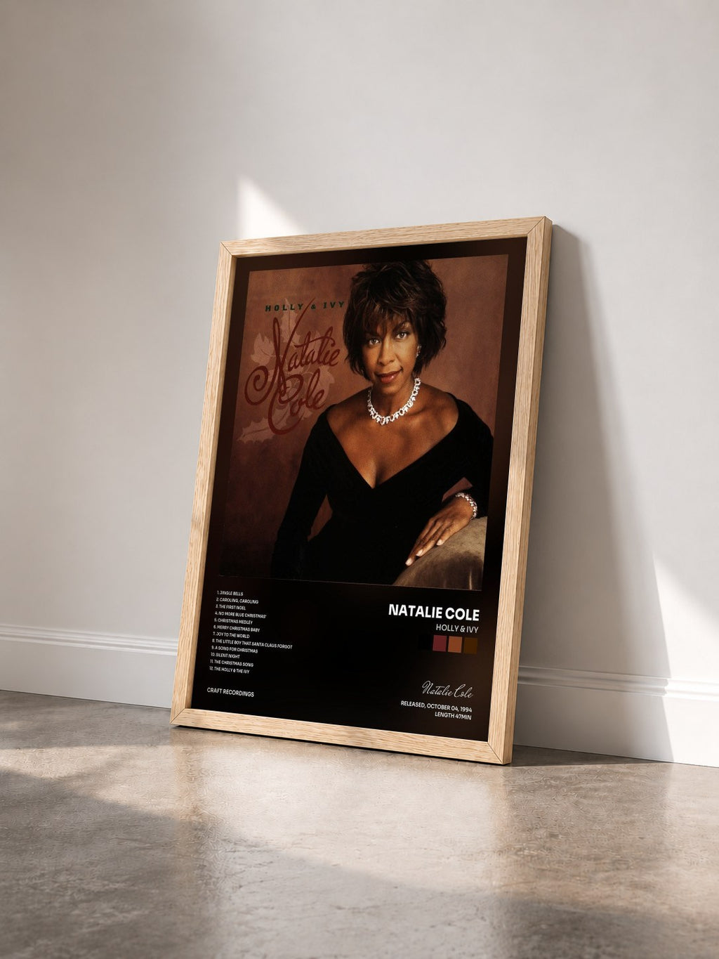 #bois Tableau de l'album Holly & Ivy de Natalie Cole vu de trois quarts, cadre en bois brut