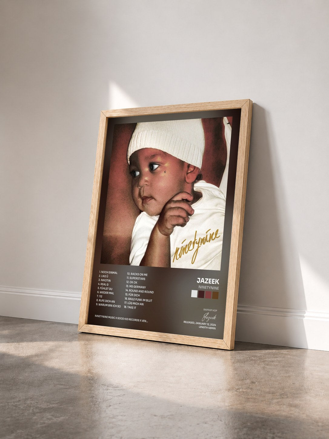 #bois Tableau de l'album NINETYNINE de Jazeek vu de trois quarts, cadre en bois brut