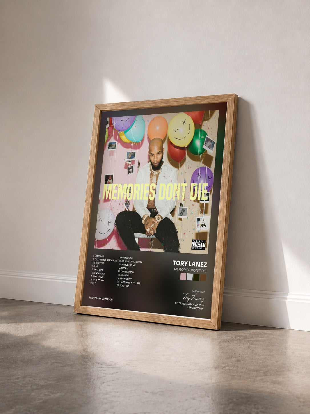 #bois Tableau de l'album MEMORIES DON'T DIE de Tory Lanez vu de trois quarts, cadre en bois brut