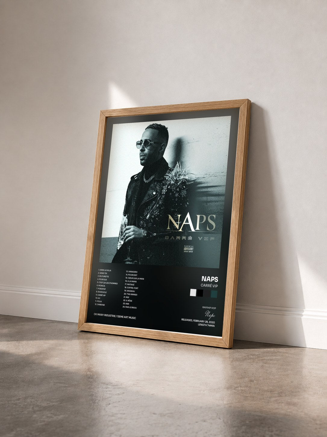 #bois Tableau de l'album Carré VIP de Naps vu de trois quarts, cadre en bois brut