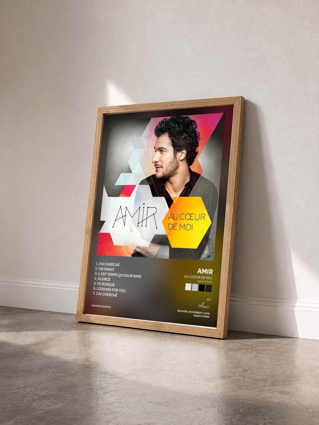 #bois Tableau de l'album Au coeur de moi (Bonus Tracks) de Amir vu de trois quarts, cadre en bois brut