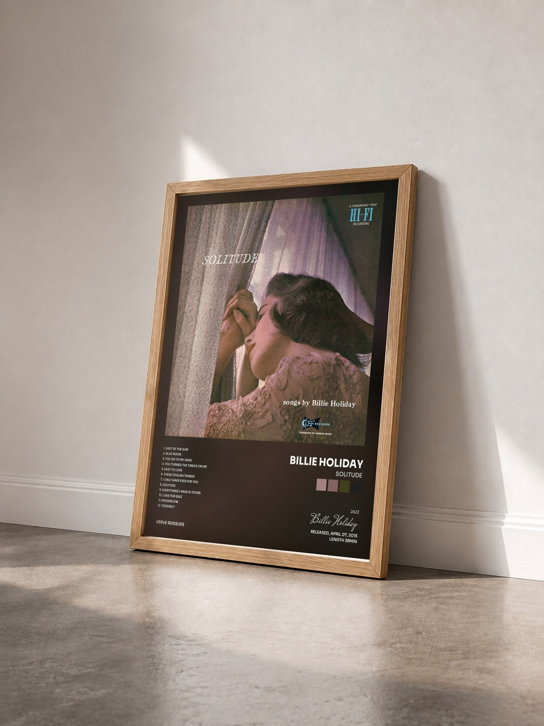#bois Tableau de l'album Solitude de Billie Holiday vu de trois quarts, cadre en bois brut