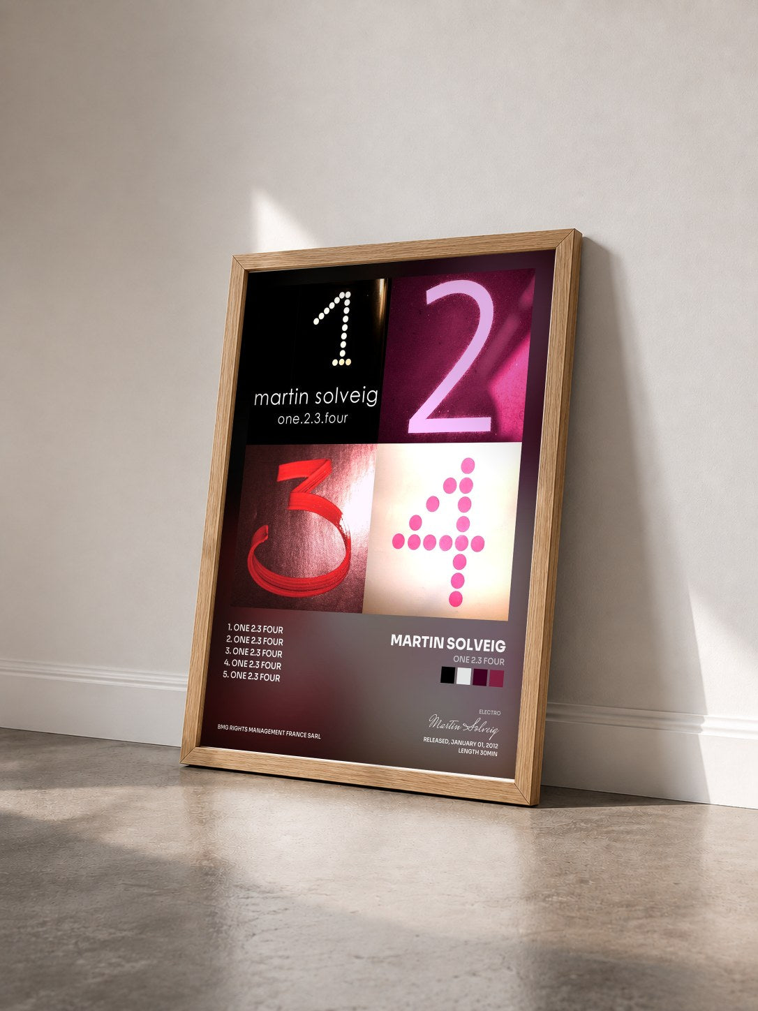 #bois Tableau de l'album One 2.3 Four de Martin Solveig vu de trois quarts, cadre en bois brut