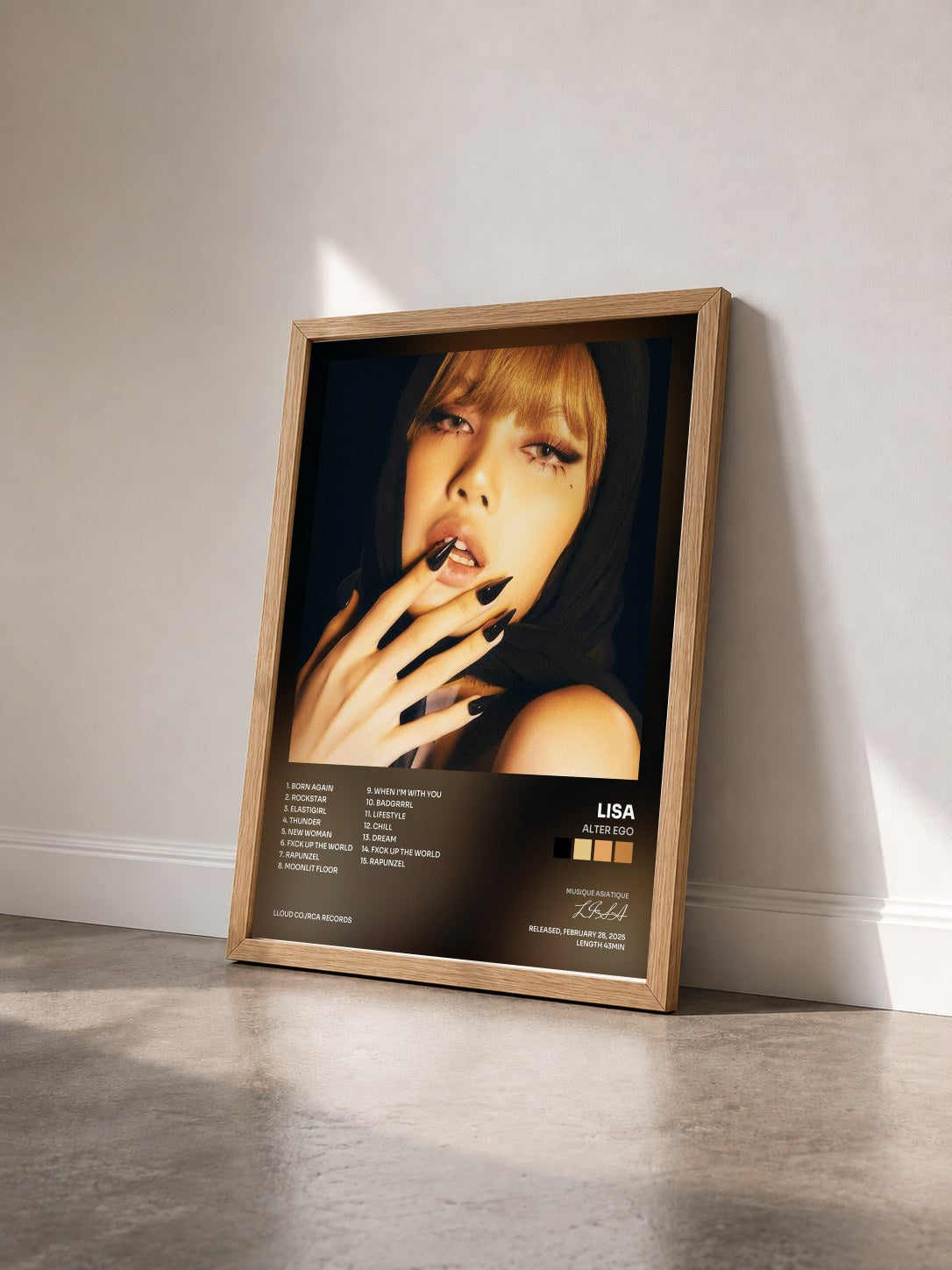 #bois Tableau de l'album Alter Ego de LISA vu de trois quarts, cadre en bois brut