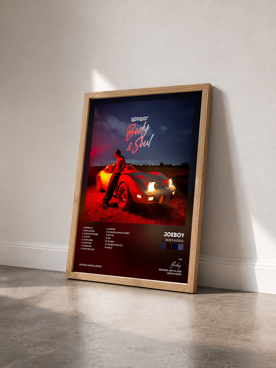 #bois Tableau de l'album Body & Soul de Joeboy vu de trois quarts, cadre en bois brut
