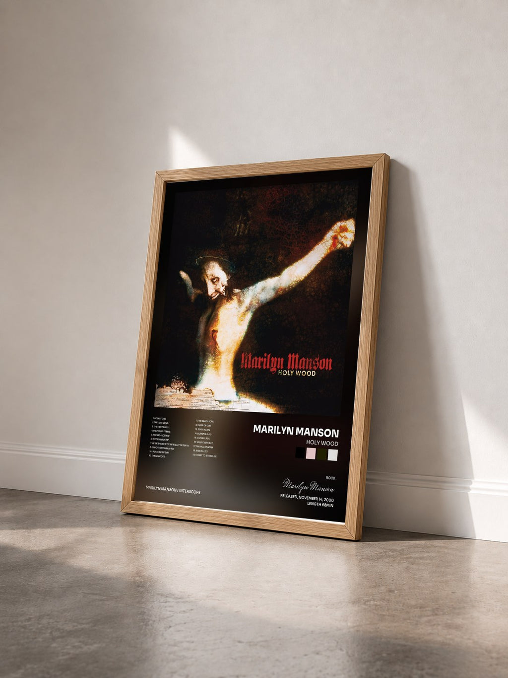 #bois Tableau de l'album Holy Wood de Marilyn Manson vu de trois quarts, cadre en bois brut