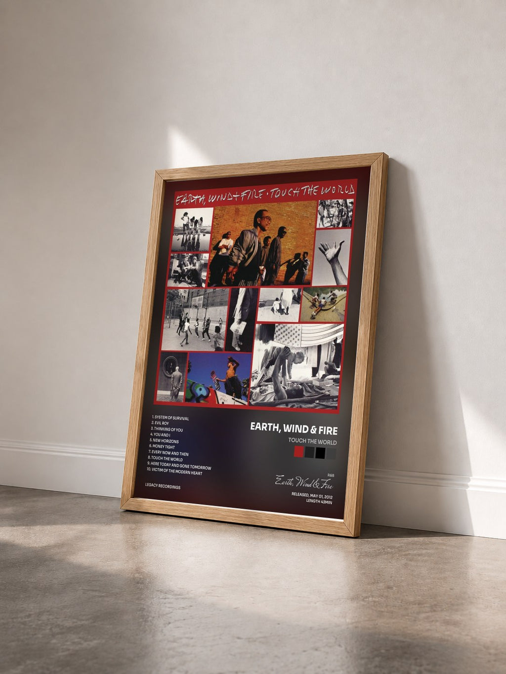 #bois Tableau de l'album Touch The World de Earth, Wind & Fire vu de trois quarts, cadre en bois brut