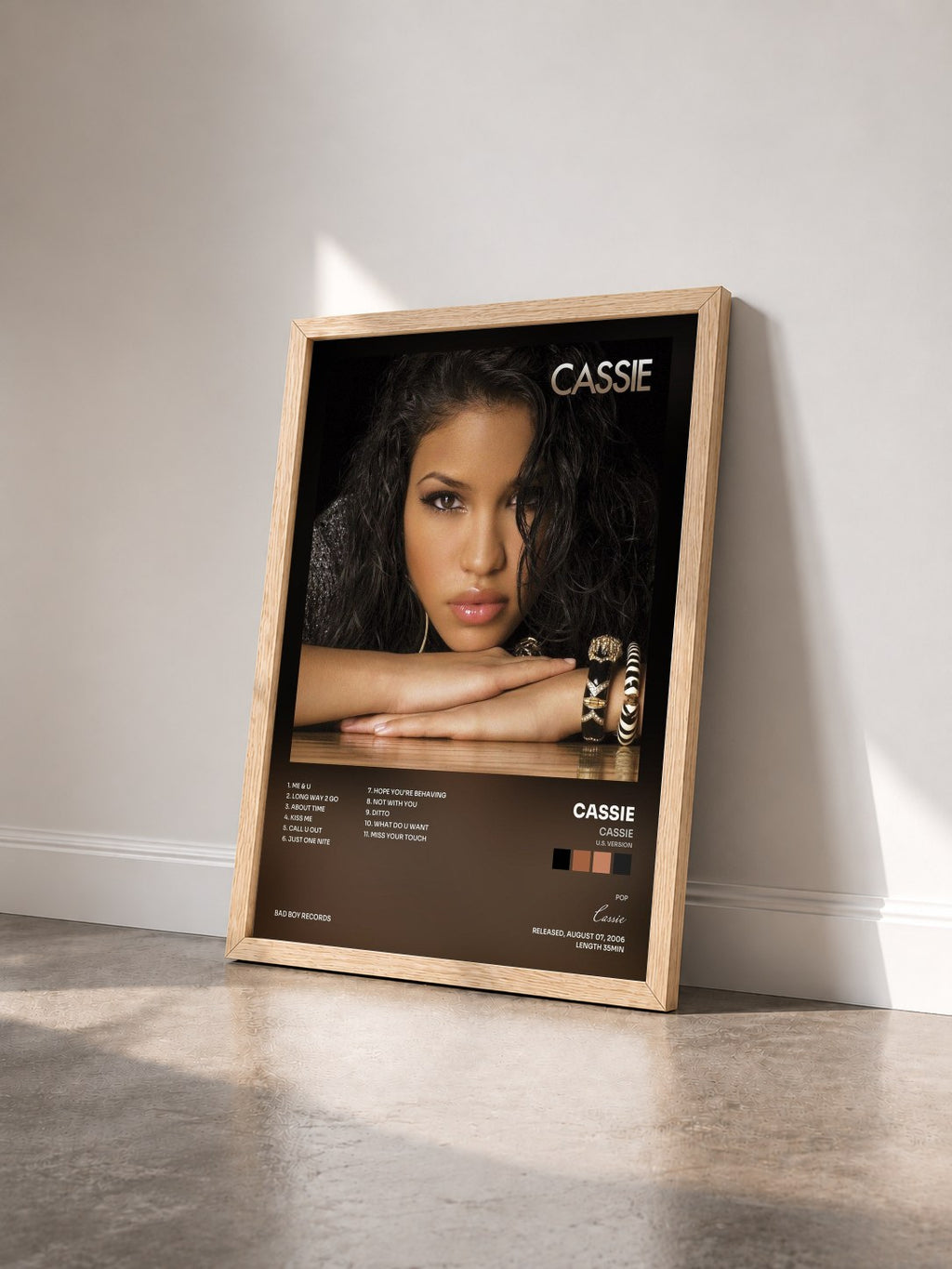 #bois Tableau de l'album Cassie (U.S. Version) de Cassie vu de trois quarts, cadre en bois brut