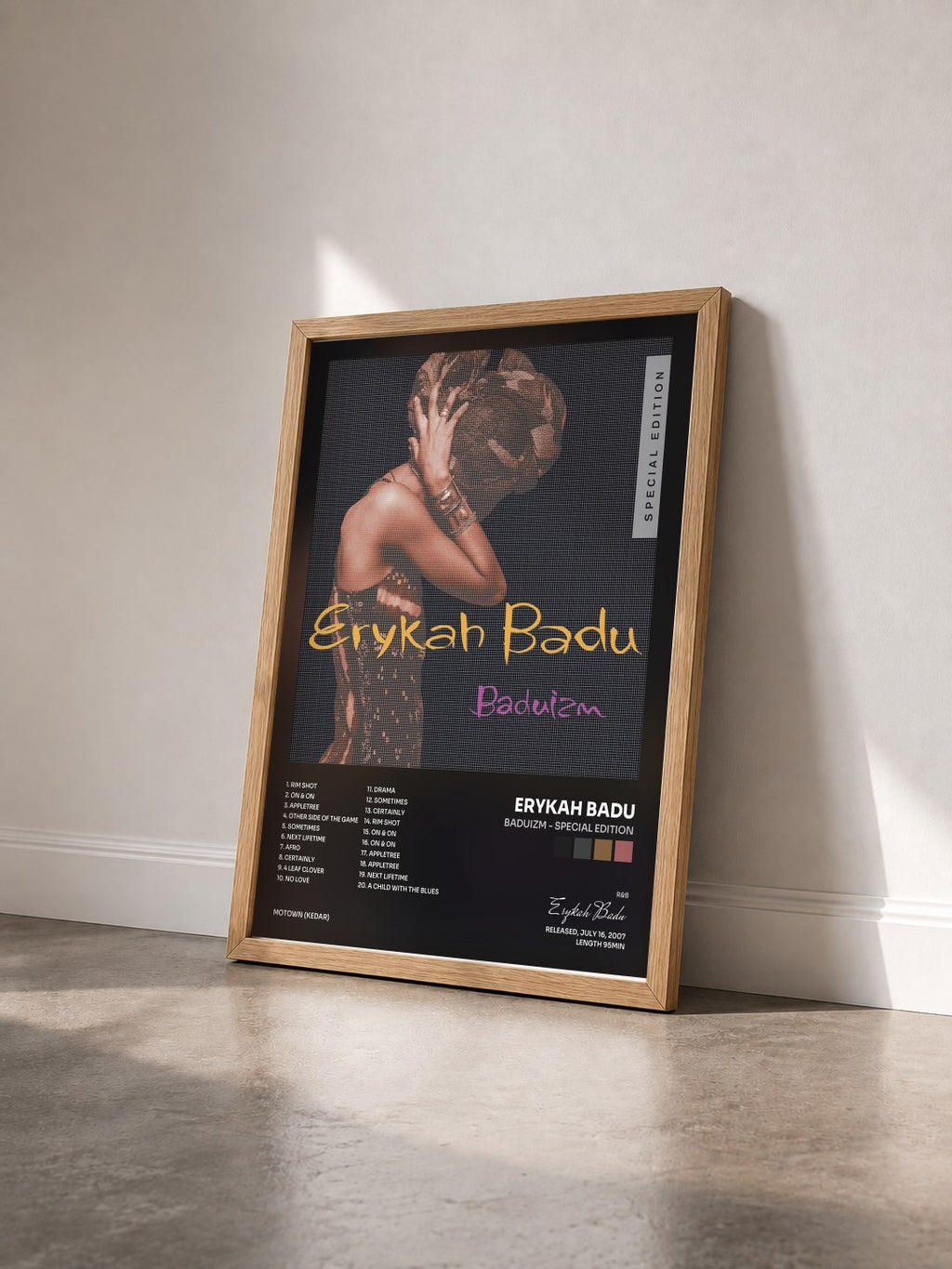 #bois Tableau de l'album Baduizm - Special Edition de Erykah Badu vu de trois quarts, cadre en bois brut