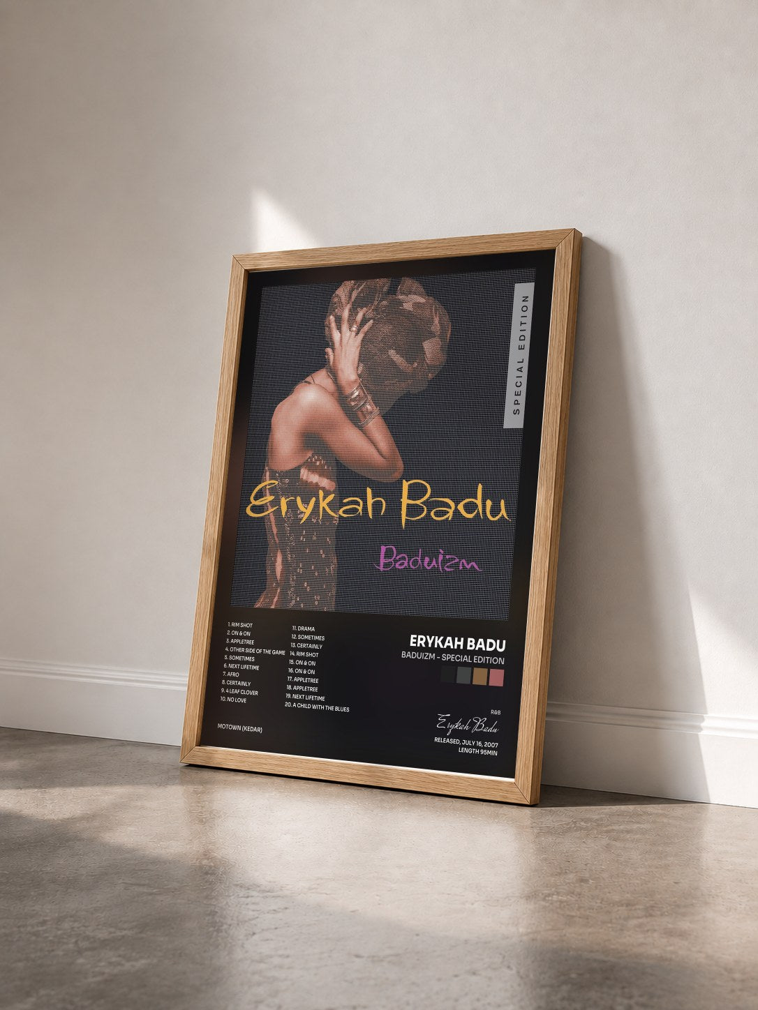 #bois Tableau de l'album Baduizm - Special Edition de Erykah Badu vu de trois quarts, cadre en bois brut