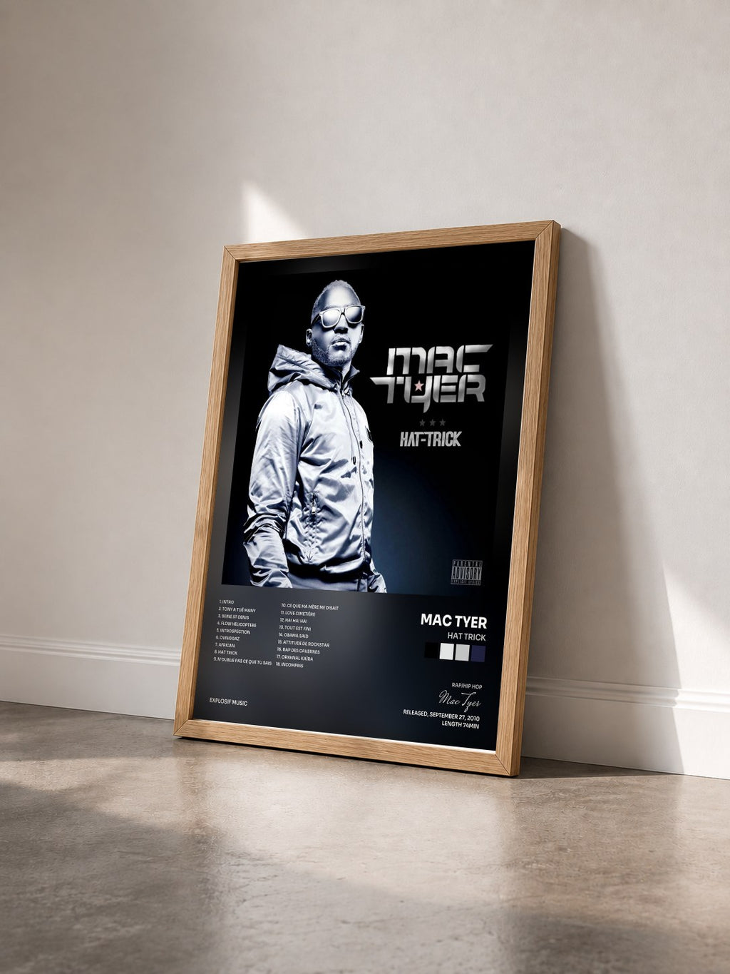 #bois Tableau de l'album Hat Trick de Mac Tyer vu de trois quarts, cadre en bois brut