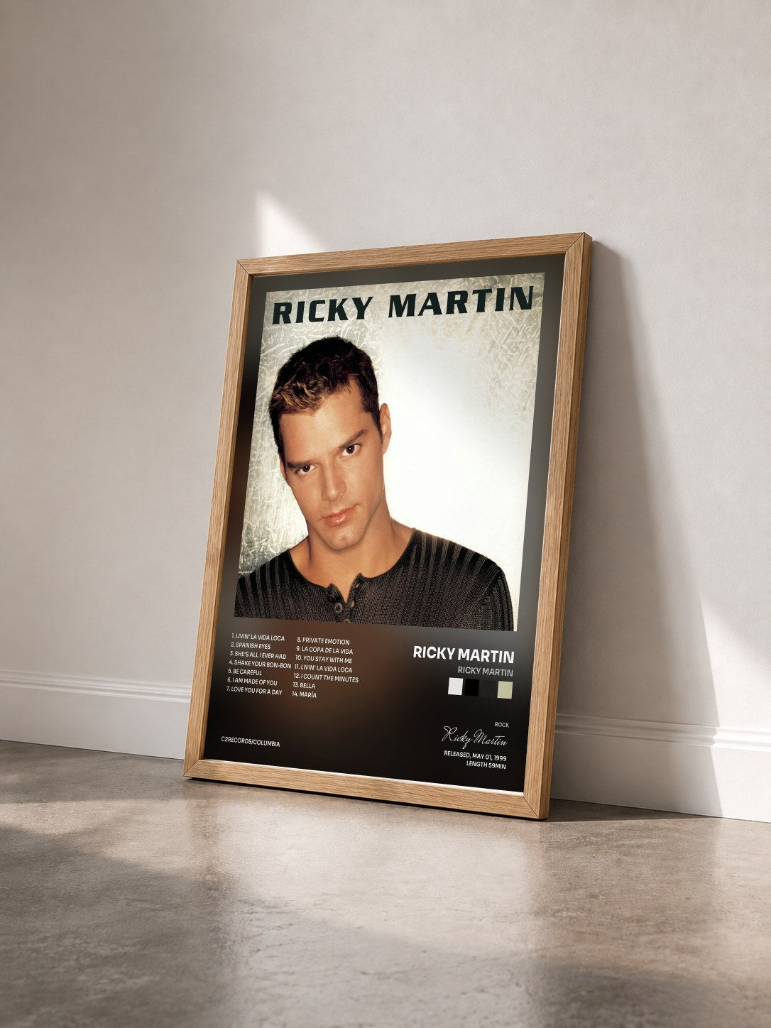 #bois Tableau de l'album Ricky Martin de Ricky Martin vu de trois quarts, cadre en bois brut