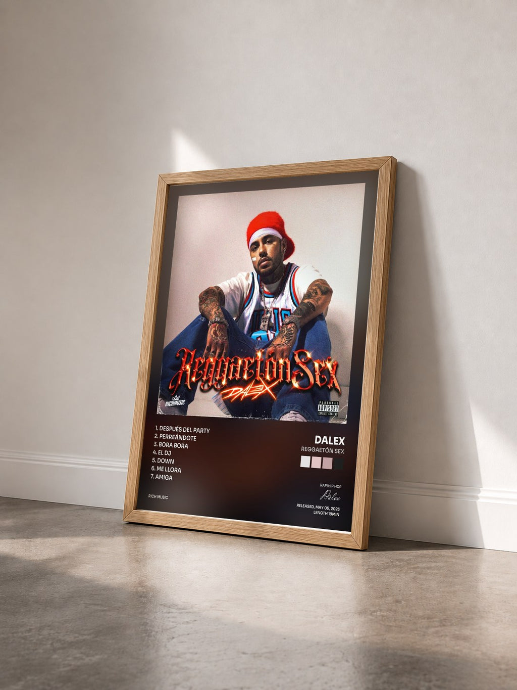 #bois Tableau de l'album Reggaetón Sex de Dalex vu de trois quarts, cadre en bois brut