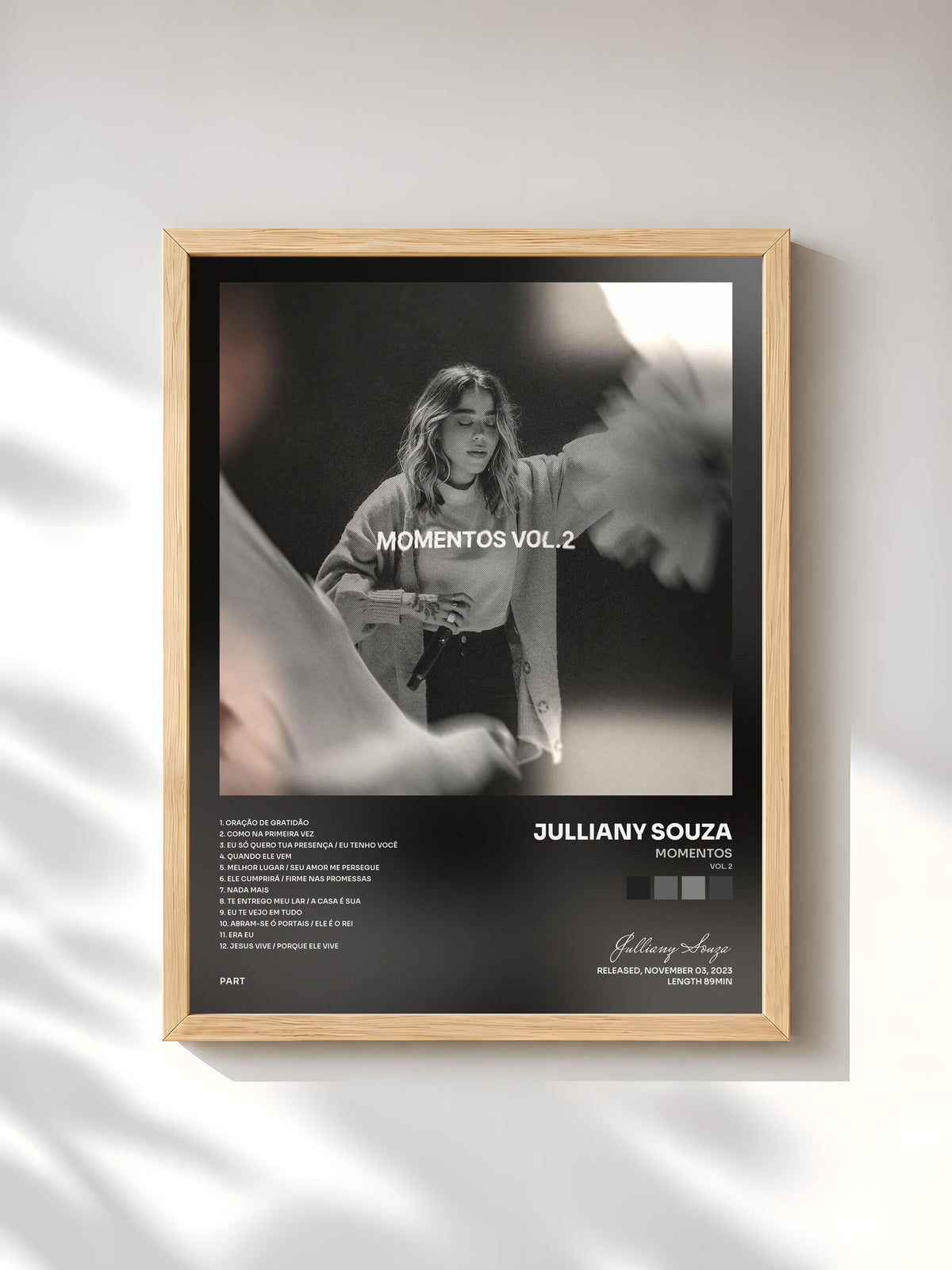 #bois Tableau de l'album Momentos (Vol. 2) de Julliany Souza, cadre en bois brut, imprimé et encadré en France