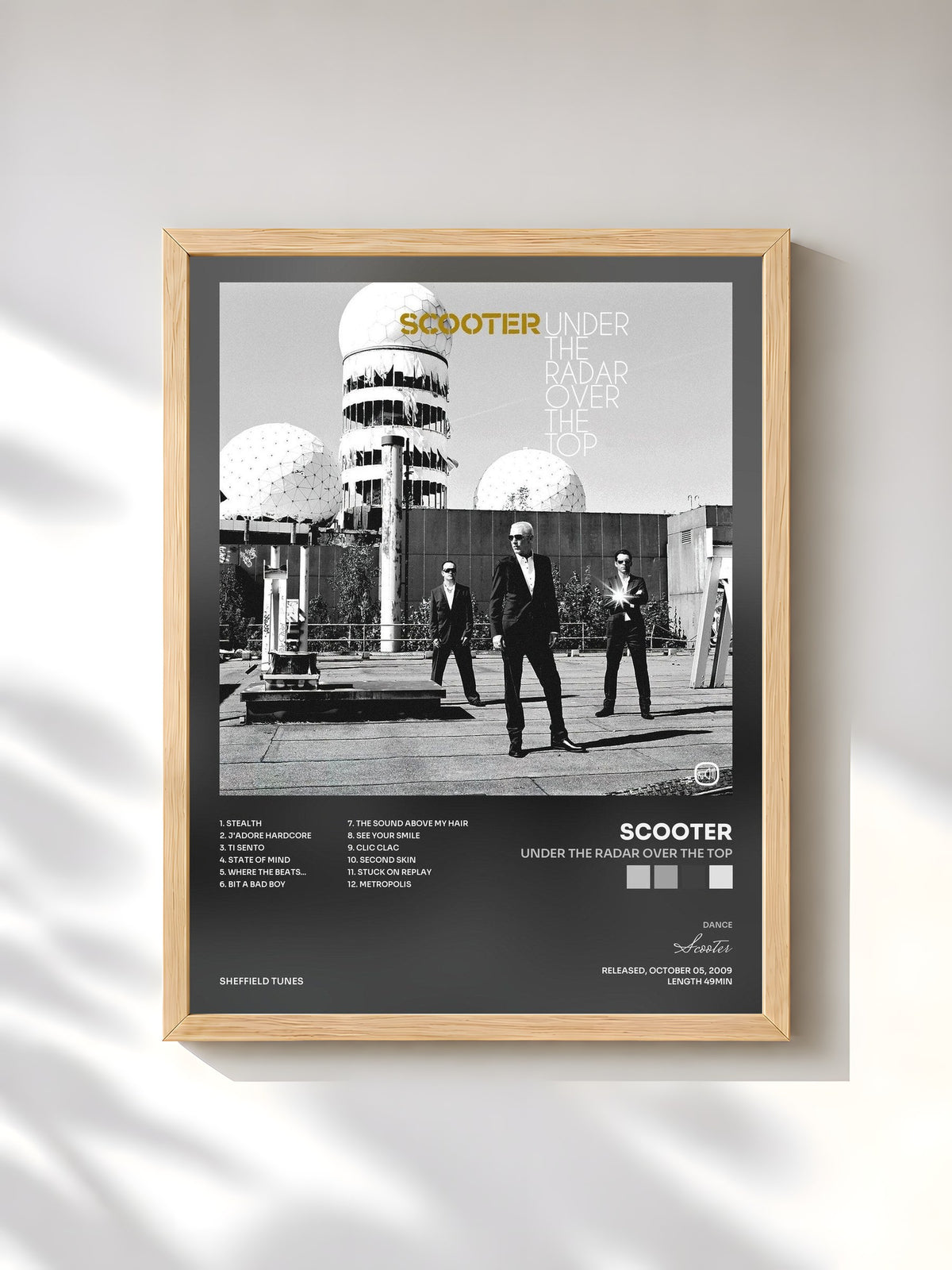 #bois Tableau de l'album Under The Radar Over The Top de Scooter, cadre en bois brut, imprimé et encadré en France