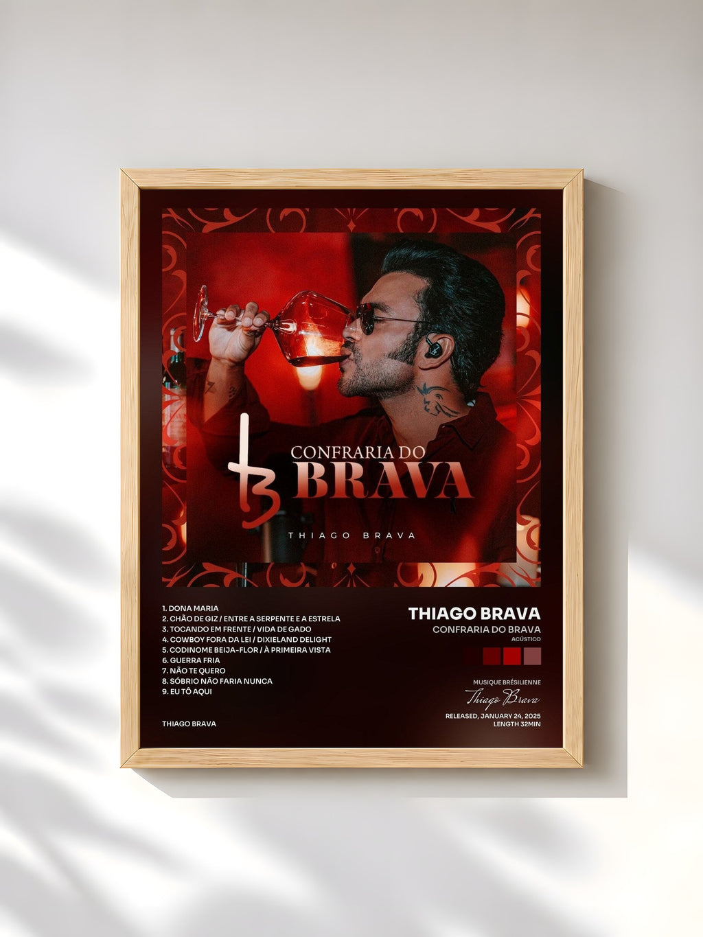 #bois Tableau de l'album Confraria do Brava (Acústico) de Thiago Brava, cadre en bois brut, imprimé et encadré en France