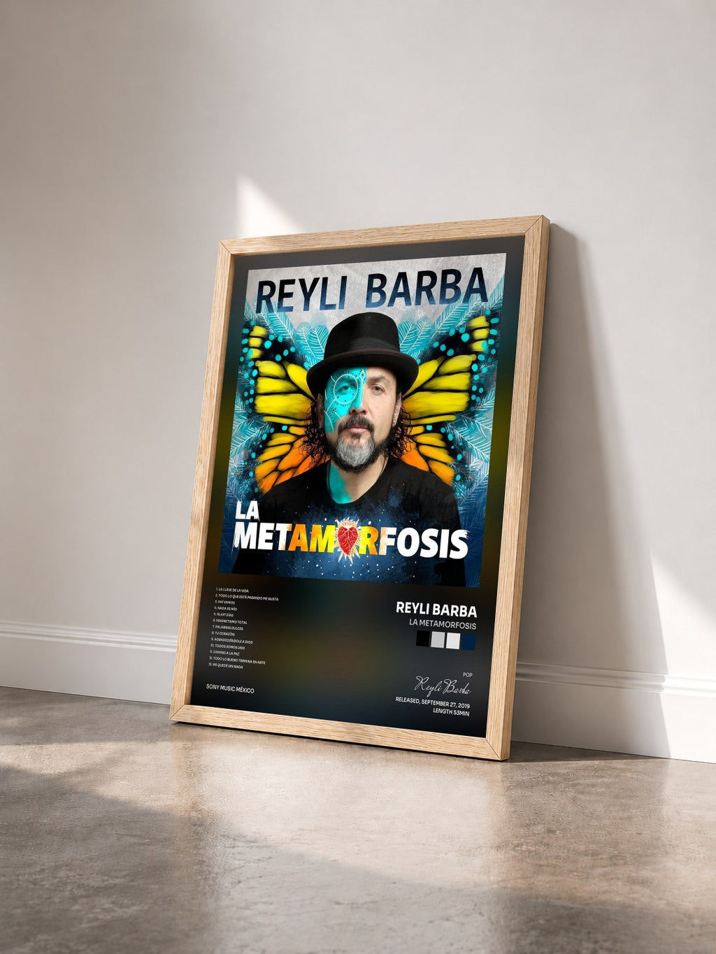 #bois Tableau de l'album La Metamorfosis de Reyli Barba vu de trois quarts, cadre en bois brut