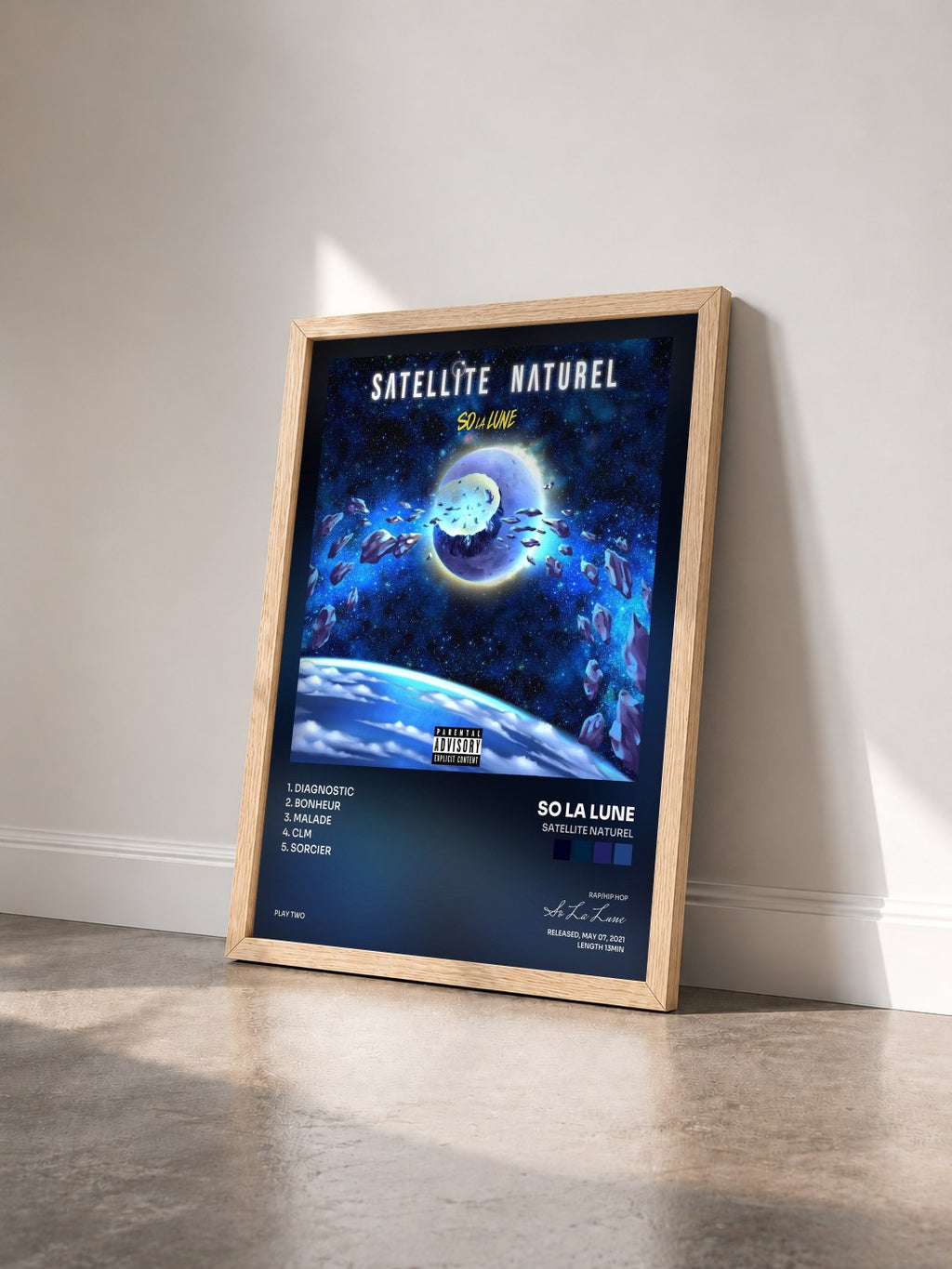 #bois Tableau de l'album Satellite naturel de So La Lune vu de trois quarts, cadre en bois brut