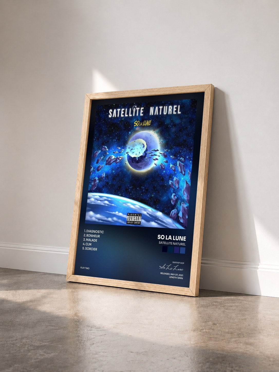 #bois Tableau de l'album Satellite naturel de So La Lune vu de trois quarts, cadre en bois brut