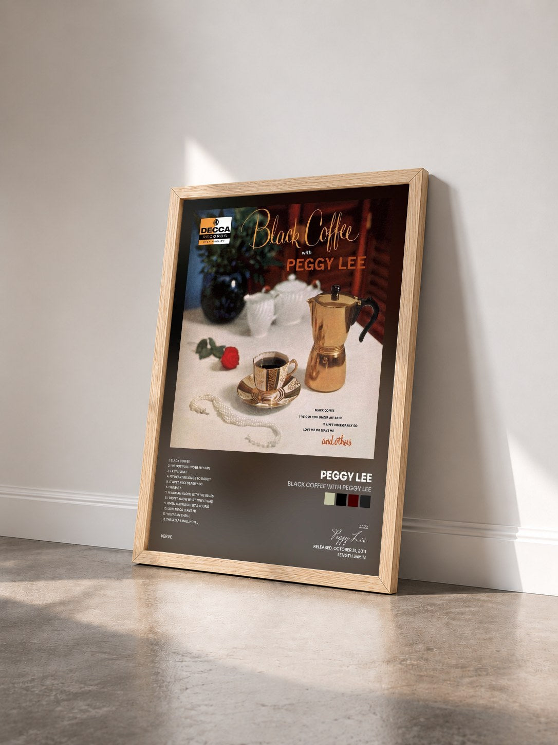 #bois Tableau de l'album Black Coffee With Peggy Lee de Peggy Lee vu de trois quarts, cadre en bois brut